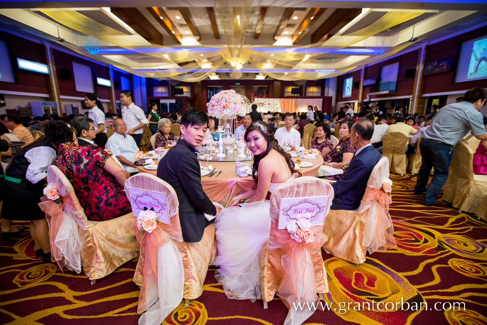 Available light photo of main wedding banquet table at Restoran Fei Chui in Kajang